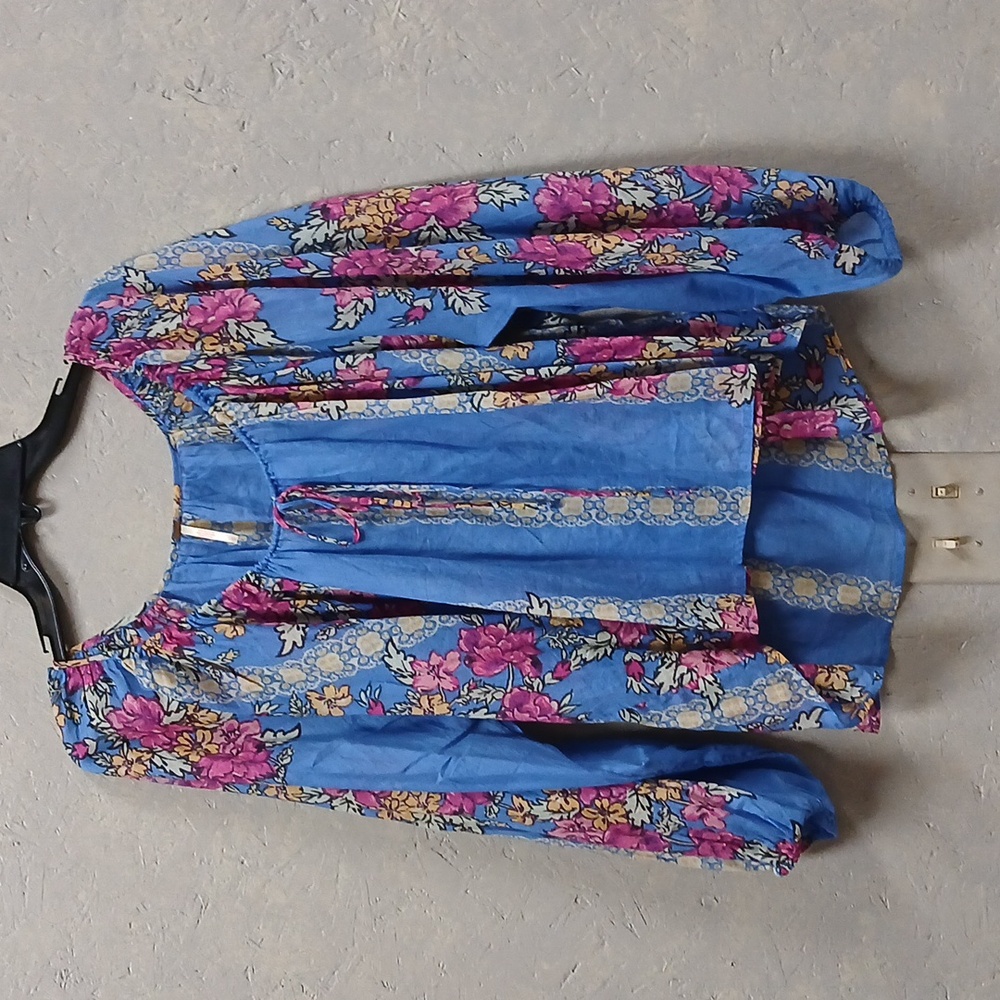 Free People Elena Size Medium Blue and Pink Floral Flowy Top Lightweight FINAL - Picture 3 of 7
